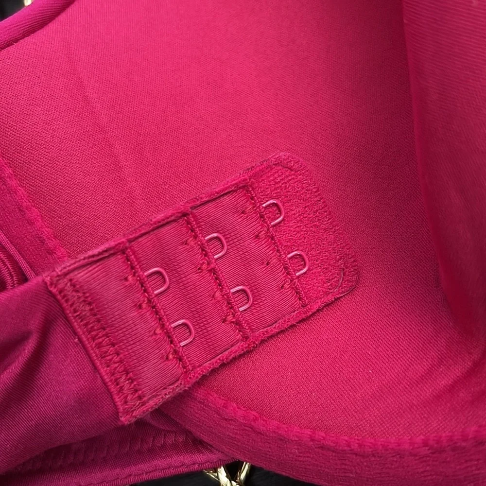 NWT b.tempt'd Women's Future Foundation Convertible T-Shirt Bra, red 30DD